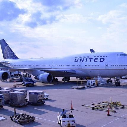 United Airlines' 1st flight equipped with Starlink internet departs from O'Hare