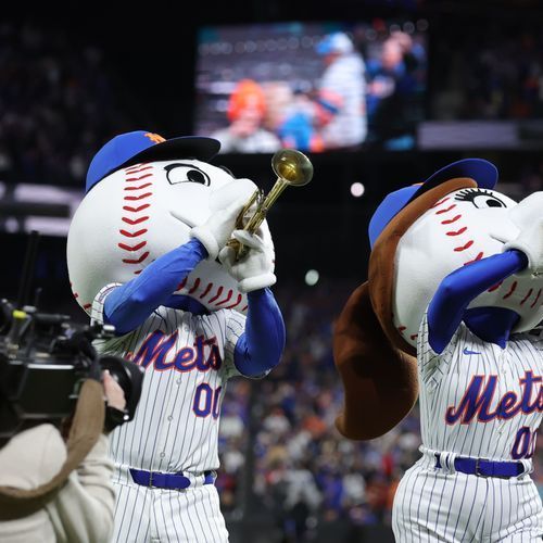 Free Public Viewings of Yankees vs. Mets Rivalry in NYC This Weekend